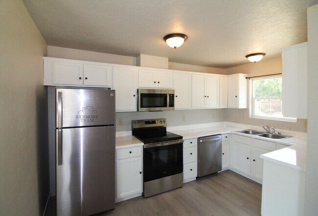 Foto del edificio - 2 Bedroom, 1 Bath Home in Kennewick
