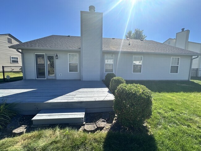 Building Photo - 722 Sweet Creek Dr