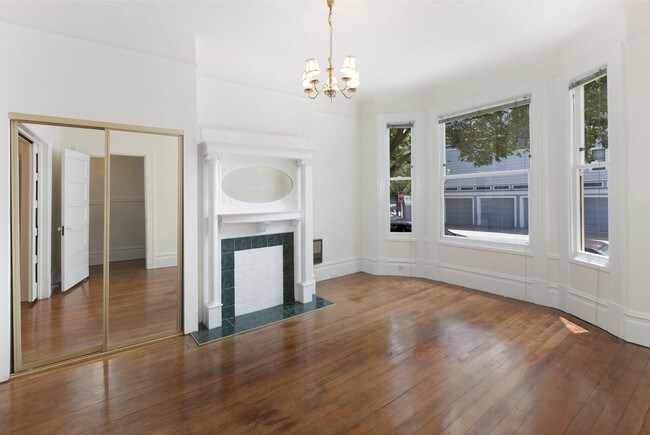 Interior Photo - 3062-3066 22nd St