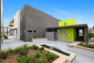 Building Photo - 2000 Lake Ave