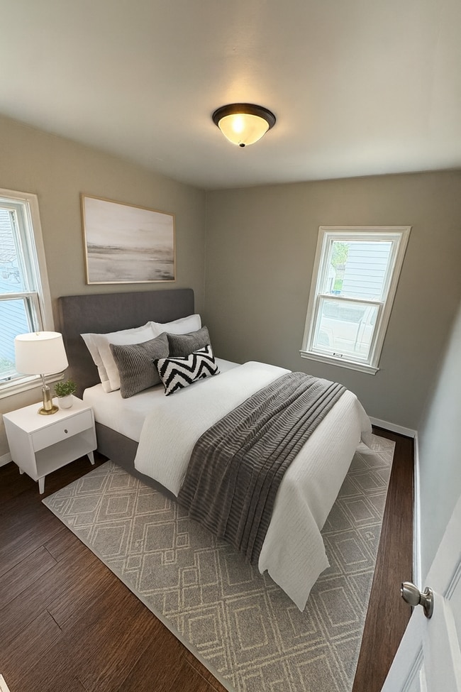 Building Photo - 1601 W 11th St