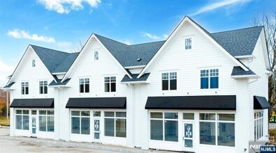 Building Photo - 445 Ramapo Valley Rd