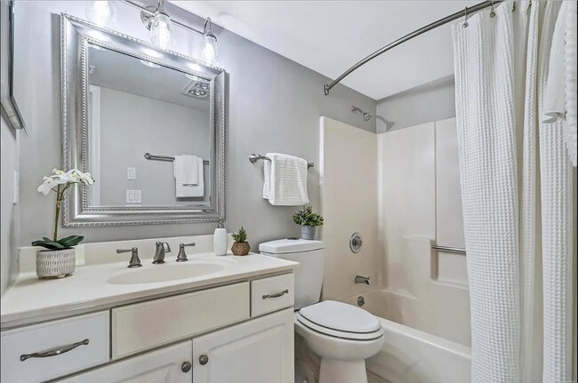 Foto del edificio - 1429 Thrush Pl