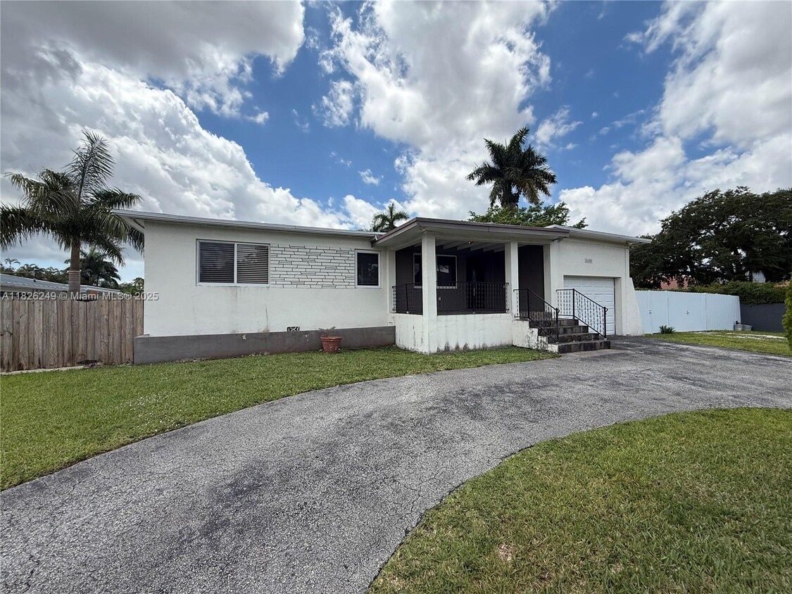 Primary Photo - 8480 SW 2nd St
