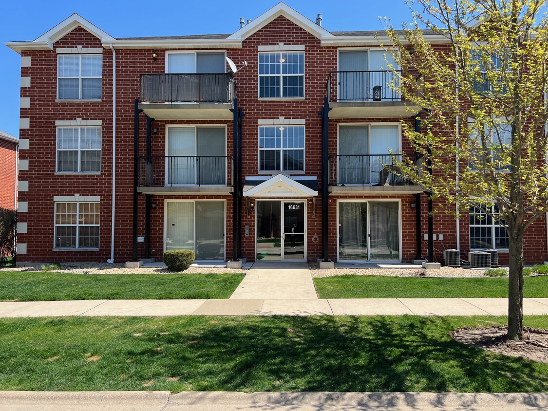 Primary Photo - 16631 Liberty Cir