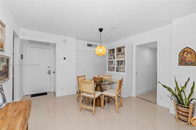 Foto del edificio - 3301 N Country Club Dr