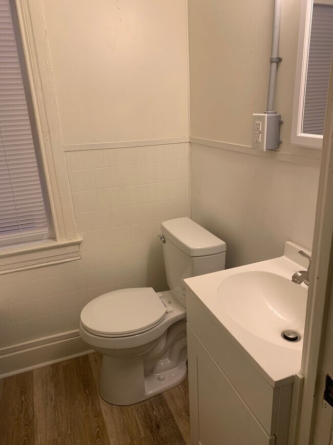 Building Photo - Free Month Rent for Leases Signed by End o...