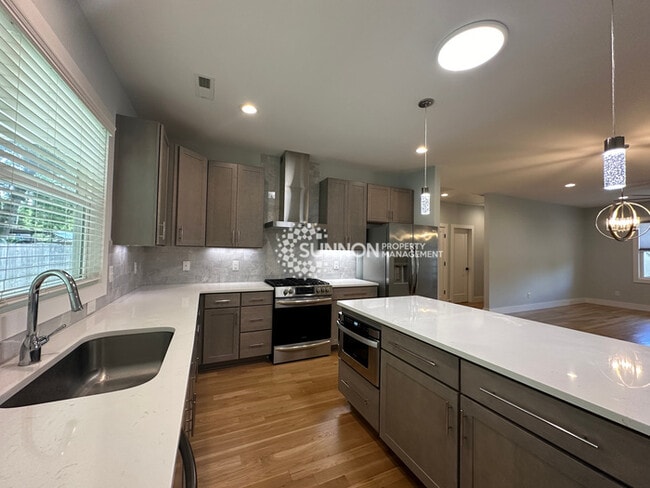 Building Photo - Gorgeous Updated 4 Bedroom Ranch Home