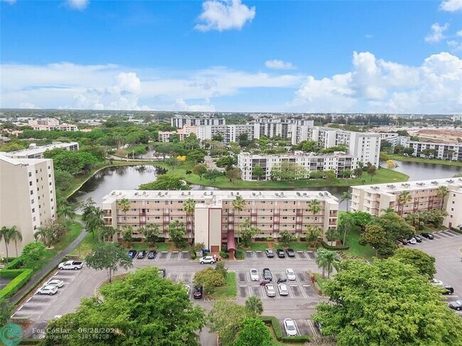 Building Photo - 2108 S Cypress Bend Dr