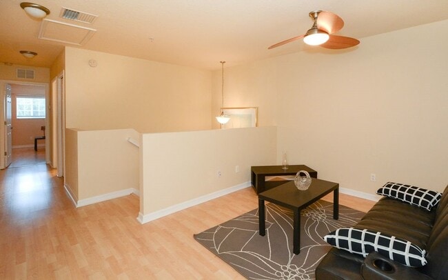 Lakeside Village Townhouse 2 Bedroom 2.5 Bath Available for Short-Term Rental - Lakeside Village Townhouse 2 Bedroom  2.5 Bath Available for Short-Term Rental