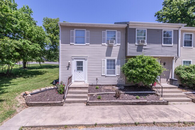 Building Photo - 1635A W Amos Dr