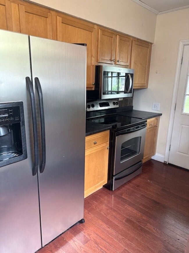 Building Photo - 4 Bedroom/ 1 Bath Single Family Home Pittsburgh, PA 15217