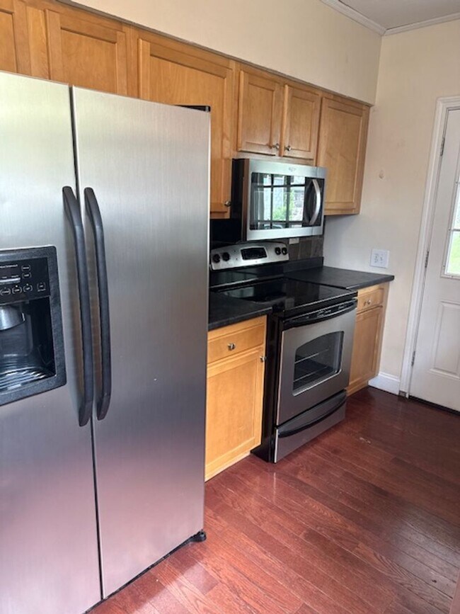 Foto del edificio - 4 Bedroom/ 1 Bath Single Family Home Pittsburgh, PA 15217