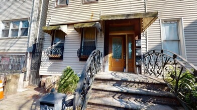 Building Photo - Beautifully renovated Bushwick apartment by A & L trains