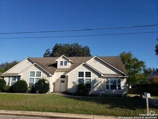 Building Photo - 618 E Theissen St