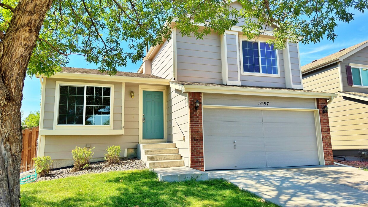 Foto principal - Fantastic Updated 3 Bed 3 Bath in Cherry C...