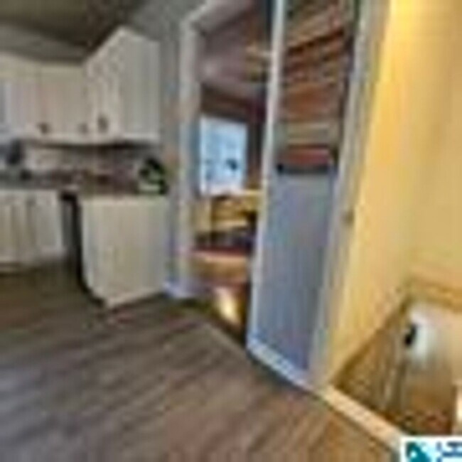 Foto del edificio - Charming 4 Bedroom, 1 Bathroom house