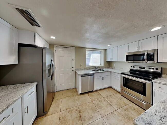 Foto del edificio - 4143 W Michelle Dr