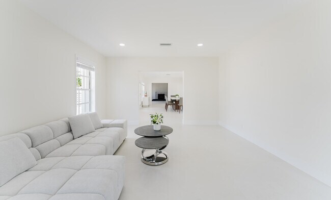 Foto del edificio - 3199 NE 6th Dr