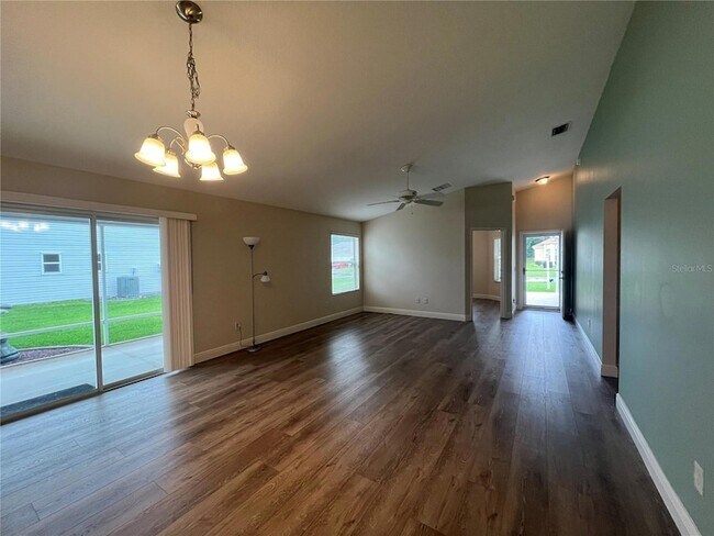 Building Photo - 12054 NE 51st Cir