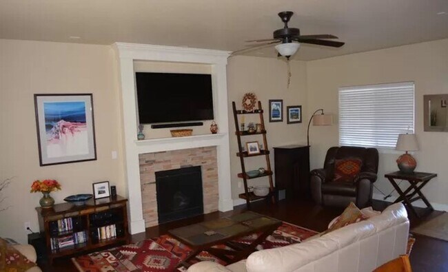 Foto del edificio - Beautiful 4 Bedroom Home in Desirable Springs Ranch Area!
