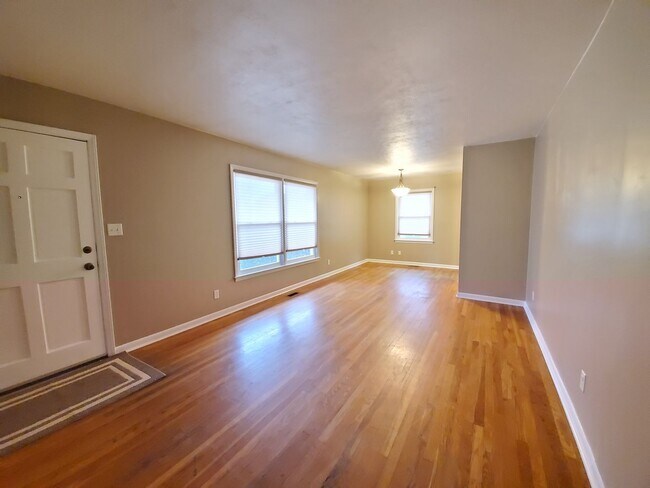 Foto del edificio - 713 Glensford Dr