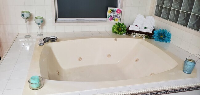 Foto del edificio - 6542 Sherry Ln