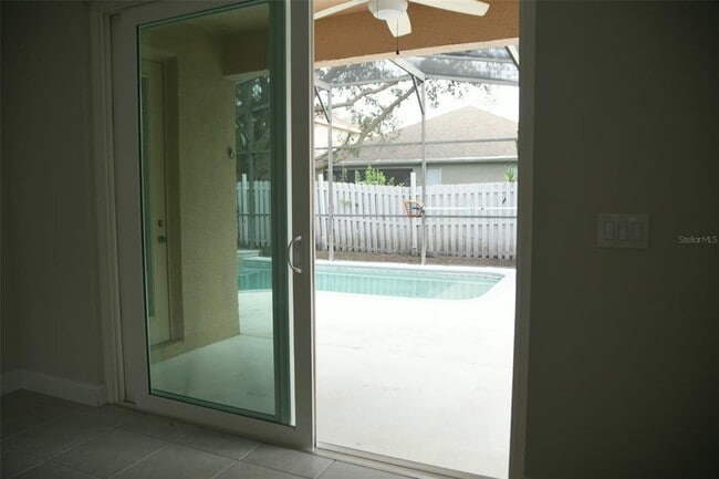 Building Photo - 4943 Solimartin Dr