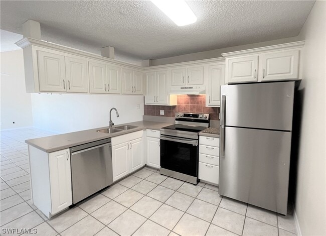 Building Photo - 5660 Foxlake Dr