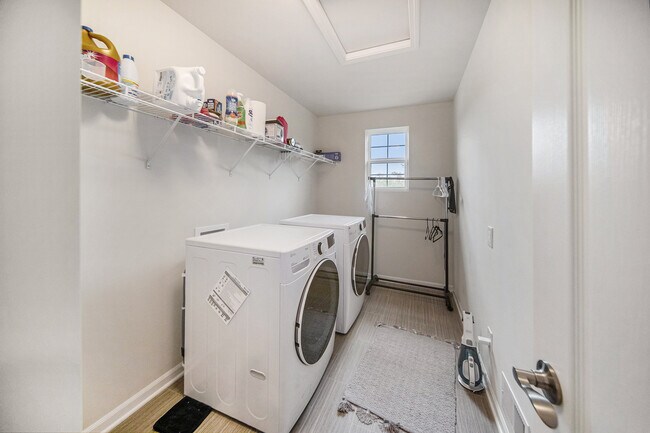 Foto del edificio - 882 Groveland Cir