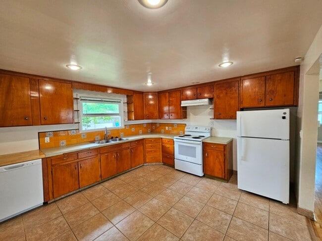 Foto del edificio - 2Bd/1Ba Single Story House - For Viewing!