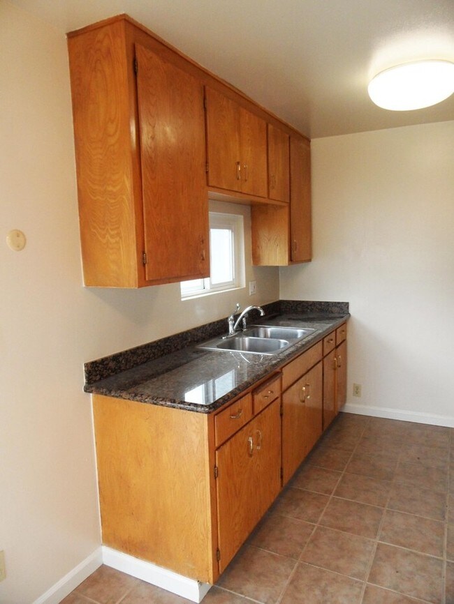 Building Photo - 737 Golden Oak Ct
