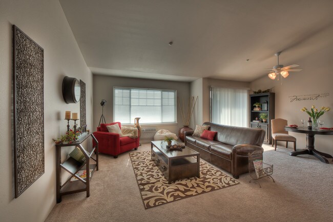1-bd Living area - Northstar Lodge Apartments