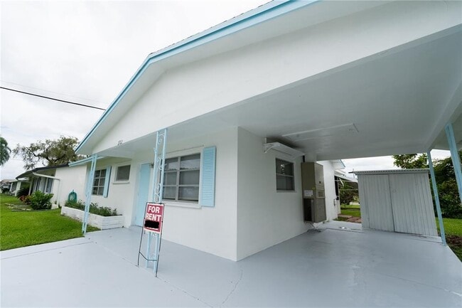 Foto del edificio - 2702 NW 51st Pl