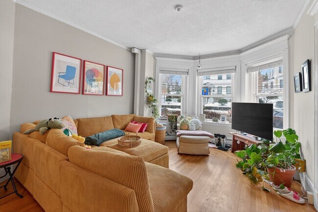 Building Photo - 736 Washington St