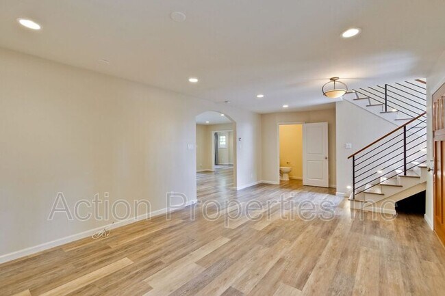 Building Photo - 650 Barron Ave