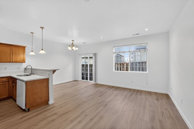 Building Photo - 6568 NE Deer Run St