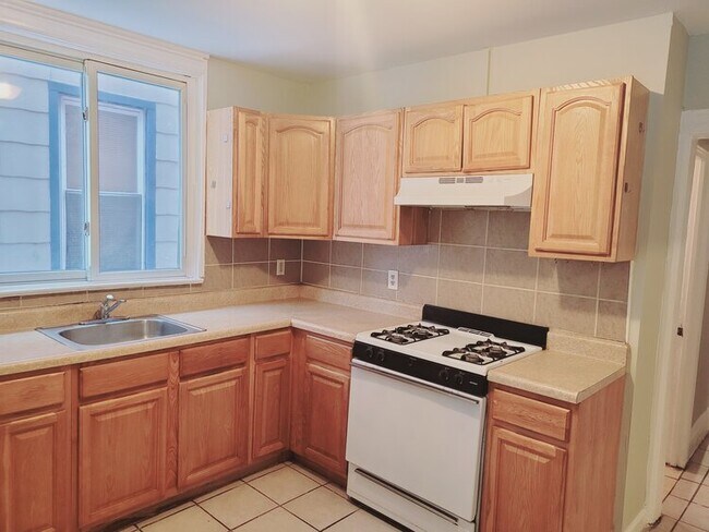 room - 28 N 19th St