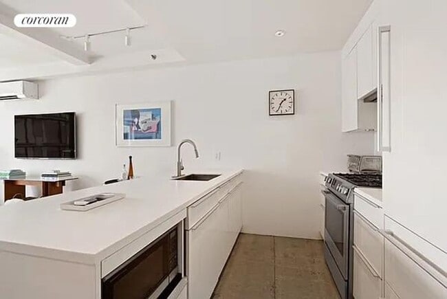 Building Photo - 255 Bowery