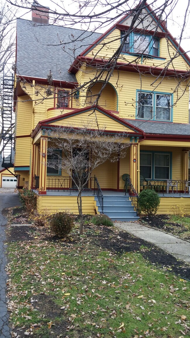 Foto del edificio - 60 Ashland Ave