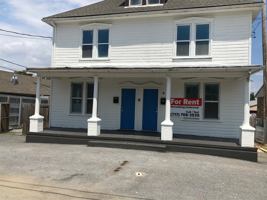 205 N Queen St, Shippensburg, PA 17257 Townhome Rentals in