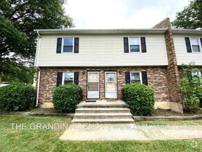Building Photo - 2159 Mulberry St
