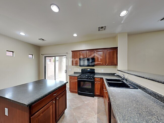 Foto del edificio - 17646 W Bridger St