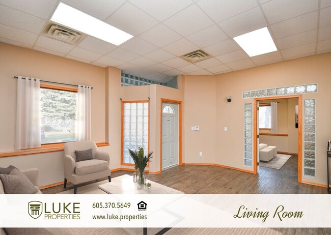 Building Photo - 332 N Blauvelt Ave