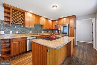 Building Photo - 2506 Pinoak Ln