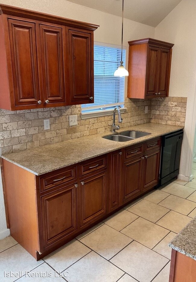 Building Photo - 3 br, 2 bath House - 2017 Dickens Drive