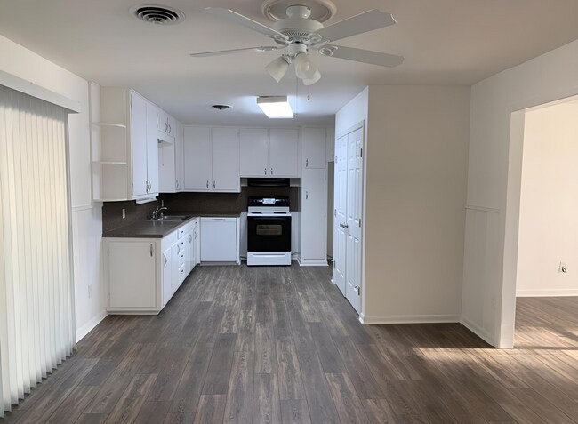 Building Photo - 2125 Hermanson Dr
