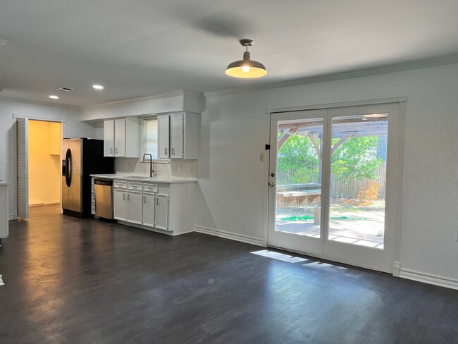 Foto del edificio - 3200 Greg Ln