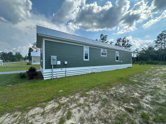 Building Photo - 534 N Raphael Rd