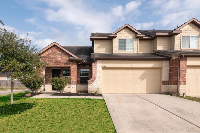 Foto principal - Bavaria - 9722 Floria Ct, Houston, TX, 77044